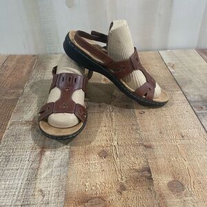 Clarks Collection Soft Cushion Strappy Brown Leather Sandals Size 9M